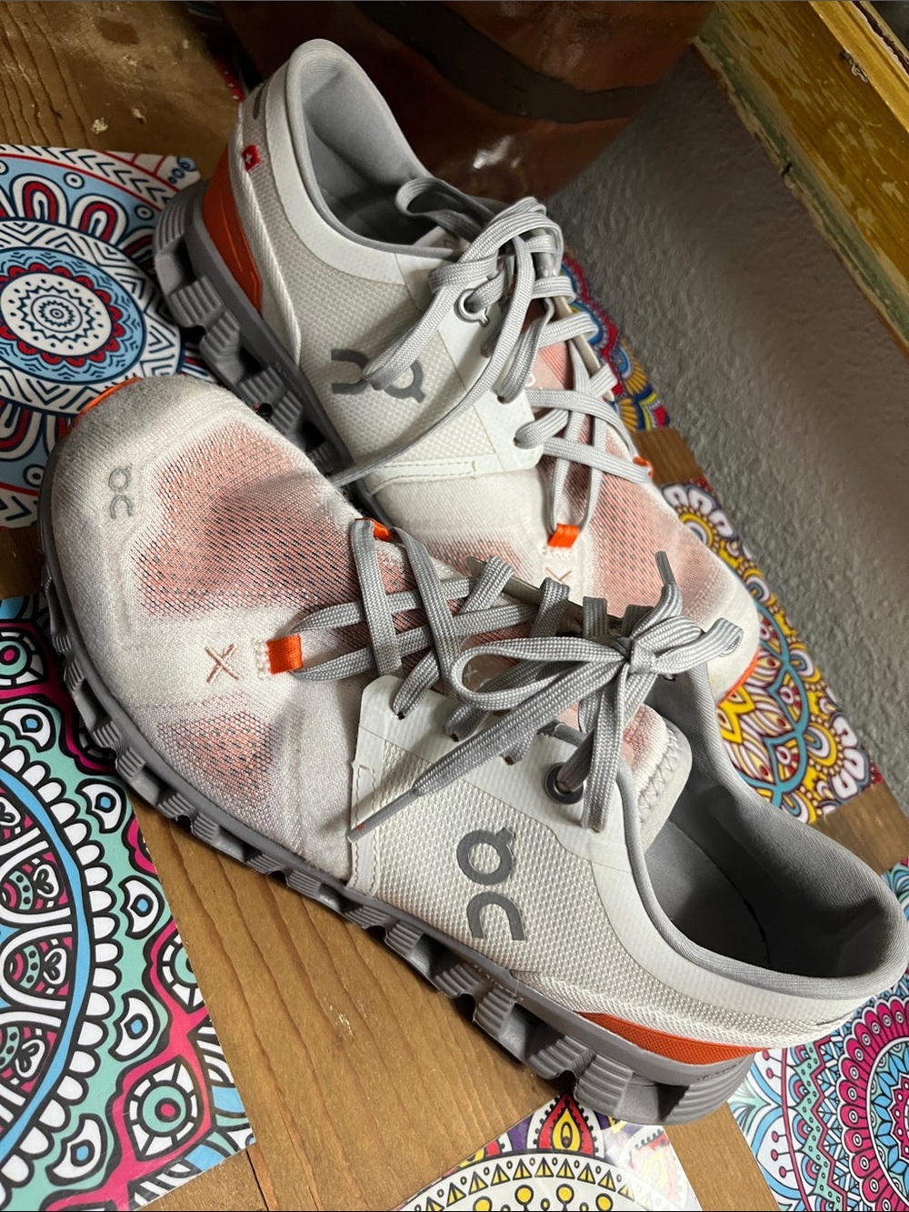 On Cloud Women's Cloudrunning Shoes in Light Gray with Orange Accents Sz 6.5 - Picture 4 of 7
